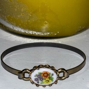 1975 Avon Vintage French Flowers bracelet